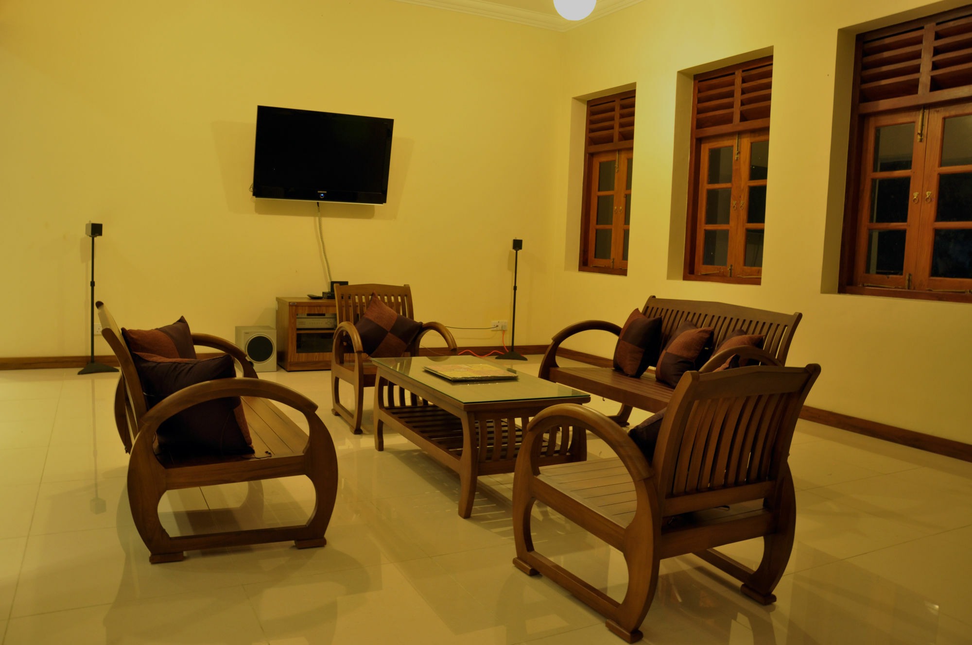 רטנאפורה Serene Villa מראה חיצוני תמונה