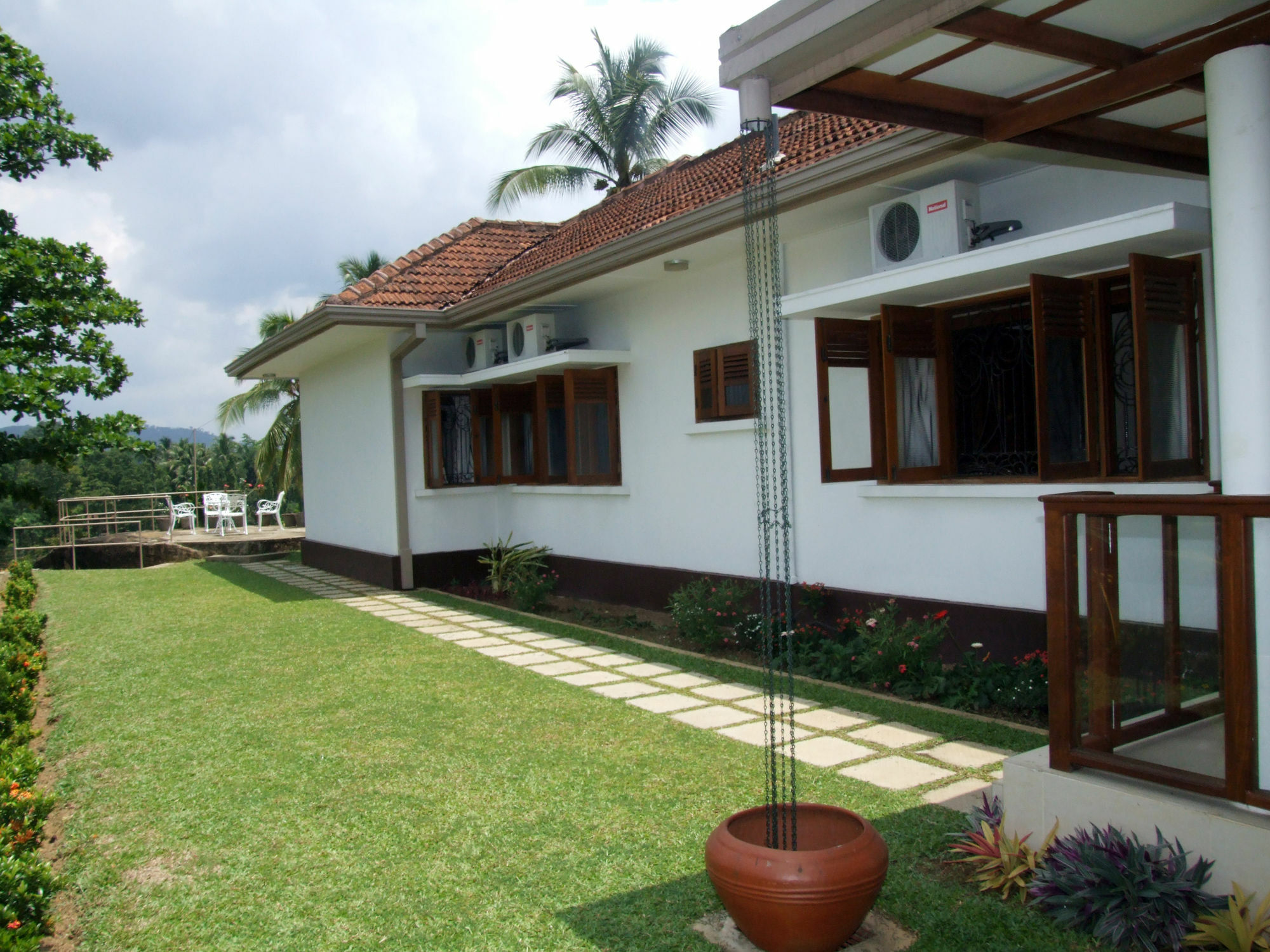 רטנאפורה Serene Villa מראה חיצוני תמונה